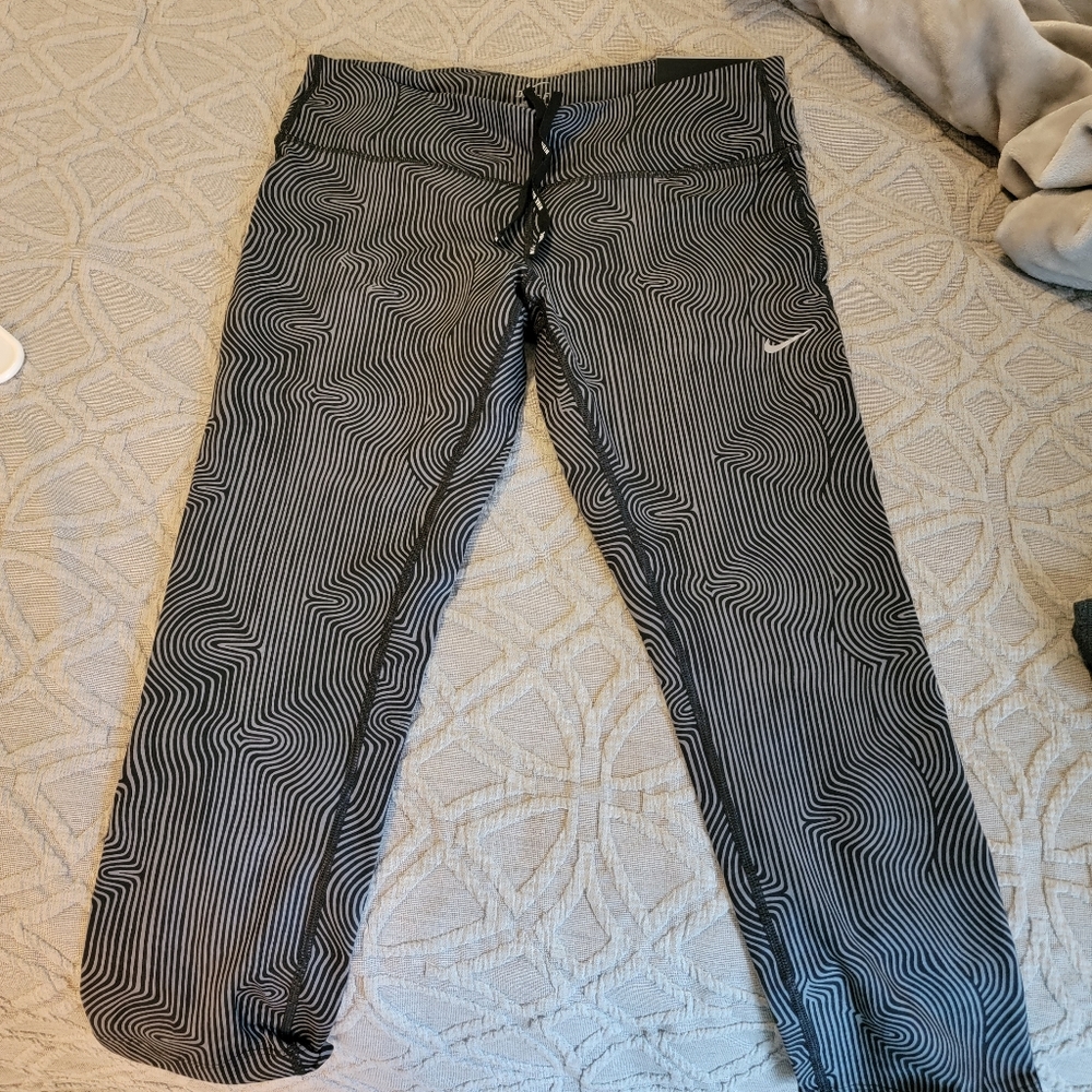 NWT Nike Epic Run crop